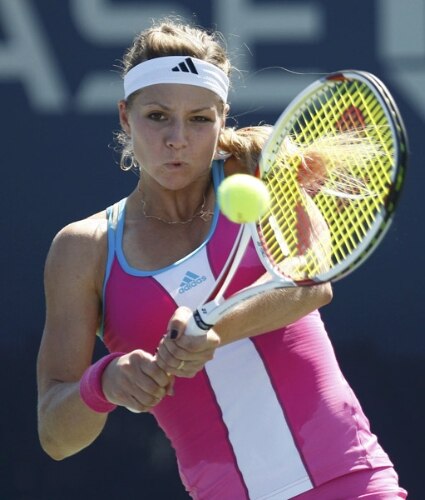 Vera Dushevina (na foto) em jogo com a russa Maria Kirilenko