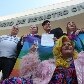 Convidados celebram o primeiro casamento civil gay no Brasil