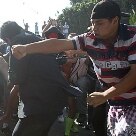 Cidades - Um homem foi linchado depois de xingar e agredir manifestantes que protestavam na Avenida M'Boi Mirim - Foto: Werther Santana/AE
