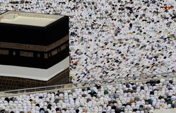 Um milhão de muçulmanos rezam na Grande Mesquita durante o anual Hajj, na Meca, Arábia Saudita