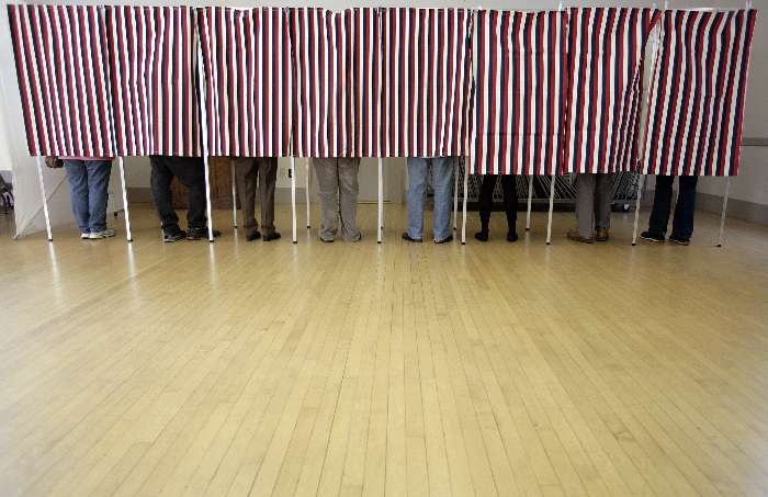 Eleitores votam na manhã desta terça em New Hampshire