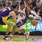 Leandrinho, dos Suns, tenta passar por Luke Walton, dos Lakers Leandrinho, dos Suns, tenta passar por Luke Walton, dos Lakers