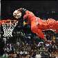 Mascote do Atlanta Hawks enterra bola no intervalo da vitória do time por 99 a 83 sobre o Cavaliers Mascote do Atlanta Hawks enterra bola no intervalo da vitória do time por 99 a 83 sobre o Cavaliers