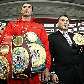 Vladimir Klitschko e Ruslan Chagaev posam com seus cinturões em promoção de luta Vladimir Klitschko e Ruslan Chagaev posam com seus cinturões em promoção de luta