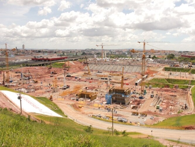 Estádio do Corinthians, que receberá a abertura da Copa, completa um ano de obras