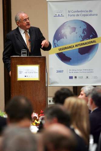 Jobim abre conferência em Copacabana