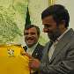 Ministro do Desenvolvimento e Comércio Exterior dá uma camisa da Seleção ao Presidente iraniano Ministro do Desenvolvimento e Comércio Exterior dá uma camisa da Seleção ao Presidente iraniano