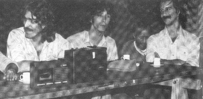 Foto dos cartunistas Glauco Villas-Boas, Angeli, Laerte que ilustraram o  livro Seis Mãos Bobas