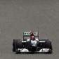 Michael Schumacher acelera seu Mercedes na reta principal do circuito de Xangai em treino livre