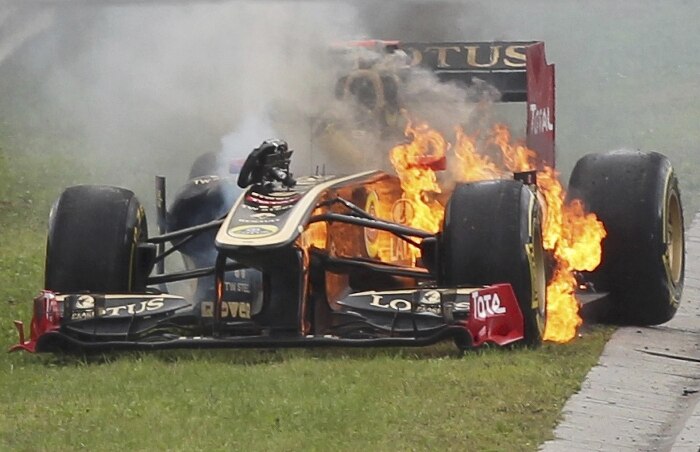 Lotus de Heidfeld pega fogo durante o GP da Hungria