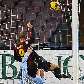 Contini, do Napoli, não impede gol de Di Vaio, do Bologna Contini, do Napoli, não impede gol de Di Vaio, do Bologna