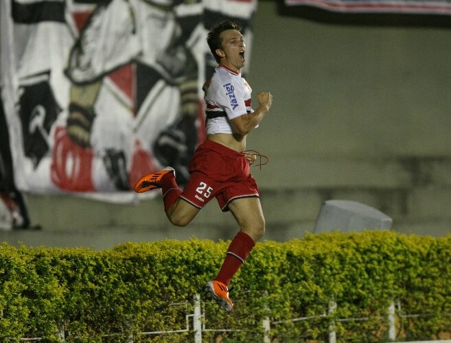 Dagoberto garante vitória do São Paulo na Copa do Brasil