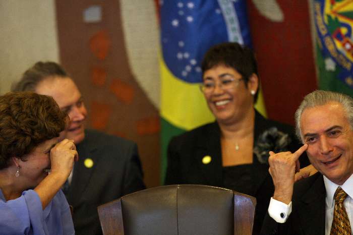 Dilma Rousseff conversa com a nova Ministra Erenice Guerra e Presidente da Câmara dos Deputados