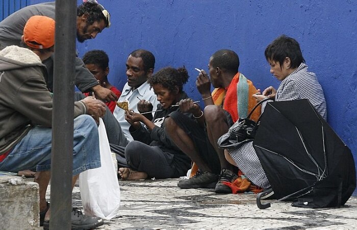 Prefeitura empareda imóveis na cracolândia