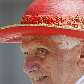 Papa Bento XVI usa o chapéu Papa Bento XVI usa o chapéu
