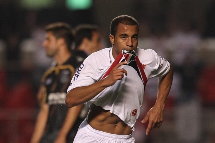 São Paulo derrota a Ponte Preta por 3 a 0 no Morumbi e volta a encostar no G-4 do Brasileirão