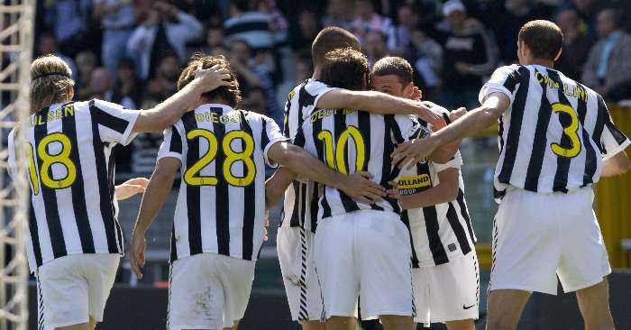 Juventus derrota o Bari e segue na briga pela Liga 