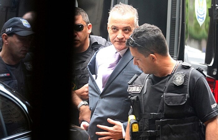 Confira imagens de Cachoeira na sessão da CPI 