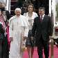 Rei Abdullah II e rainha Rania recebem papa Bento XVI em sua chegada à Jordânia