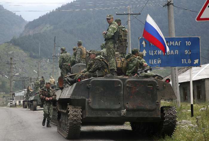 Tanques russos saem de Ossétia do Norte rumo à região separatista de Ossétia do Sul