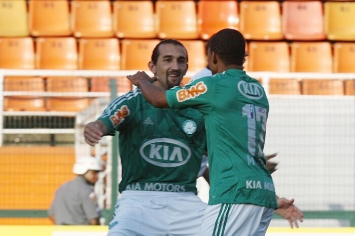 Corinthians vence Palmeiras de virada por 2 a 1 no Brasileirão, com show de Romarinho