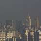 Neblina e poluição encobrem a cidade nesta manhã seca de outono, em São Paulo. 26/04/2010