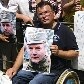 Bósnios se aglomeram em Banja Luka para apoiar o criminoso de guerra, Ratko Mladic. 31/05/2011