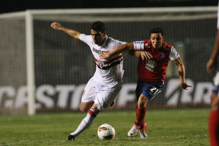 São Paulo faz lição de casa, vence Bahia por 2 a 0 e avança na Copa Sul-Americana