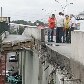 Mureta de proteção na ponte dos Remédios cai, em São Paulo Mureta de proteção na ponte dos Remédios cai, em São Paulo