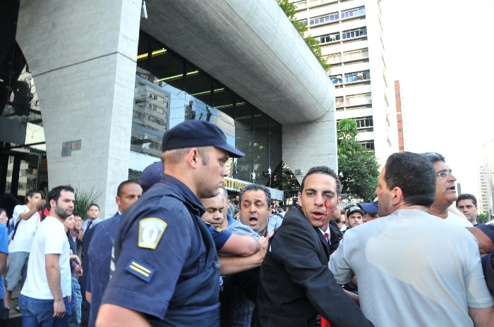 Tumulto e confusão em blitz da GCM no Shopping  Boulevard Monti Mare na av. Paulista. 11-12-2011