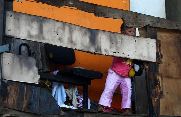 Forneceram 58 cestas básicas, 193 colchões, 193 cobertores e 58 kits de higiene às vítimas 