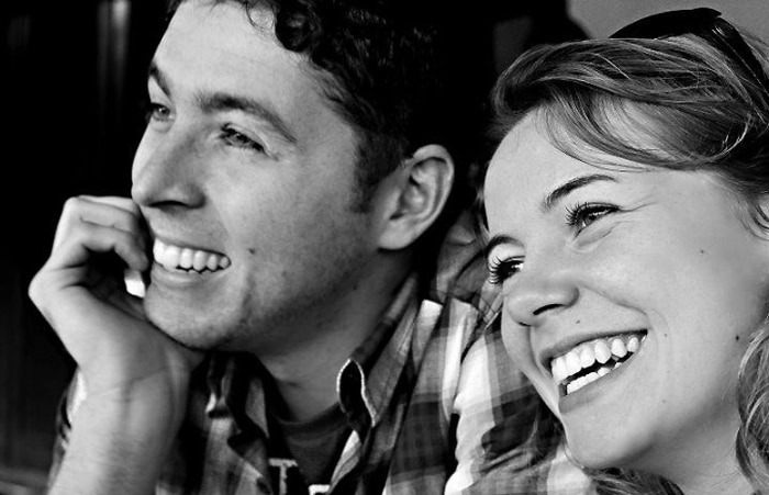 Internautas enviam fotos dos sorrisos que darão para 2012