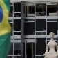 Caças quebram vidros do prédio do STF
