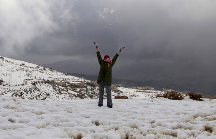 Neve cai na cidade de Ajloun, na Jordânia