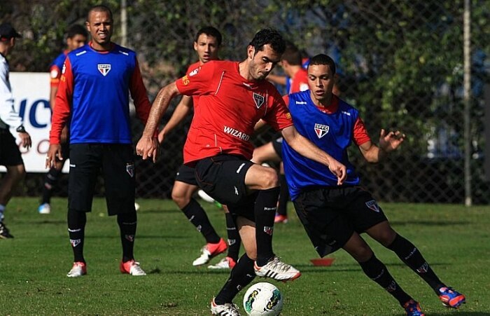 Sem Leão,  Milton Cruz comanda primeiro treino no São Paulo