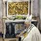 Papa reza no túmulo das crianças que tiveram a visão de N. Sra de Fátima Papa reza no túmulo das crianças que tiveram a visão de N. Sra de Fátima
