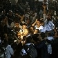 Torcedores acompanham a vitória do Corinthians na quadra da Gaviões da Fiel