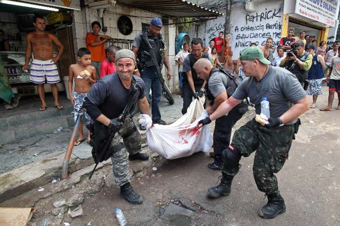 Com as novas mortes, subiu para três o número de vítimas na operação da polícia na Rocinha