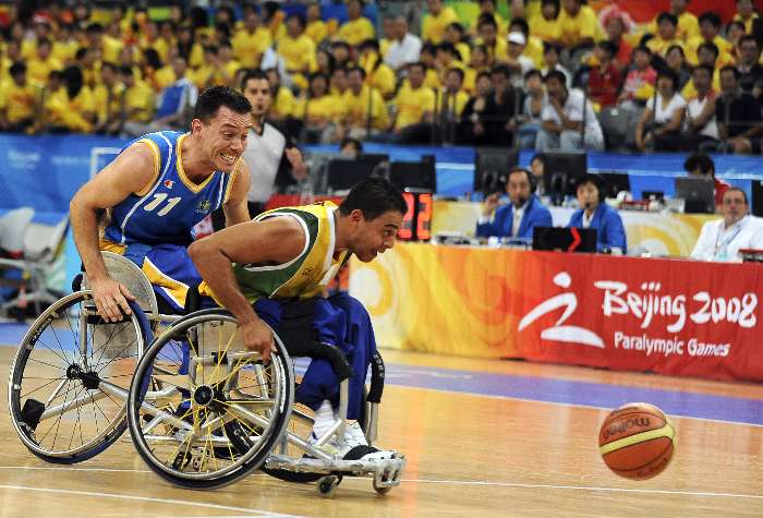 Brasil vence Suécia no basquete masculino