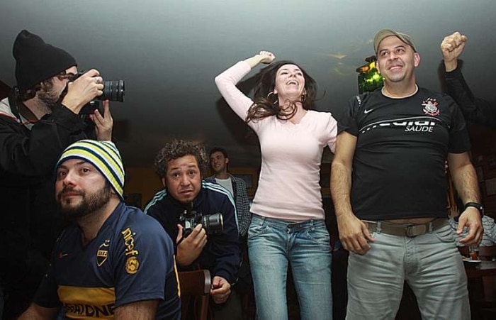 Final da Libertadores reúne argentinos e brasileiros em bar na Mooca