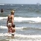 Sábado de sol leva banhistas às praias de Santos