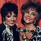 As atrizes Liza Minelli e Elizabeth Taylor durante prêmio Cecil B. DeMille, em 1985. 