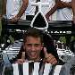 Everton Ribeiro aprova o carro do Corinthians