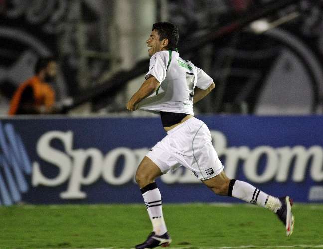 Schwenck marca e Figueirense derrota o Vasco em São Januário pela Série B 