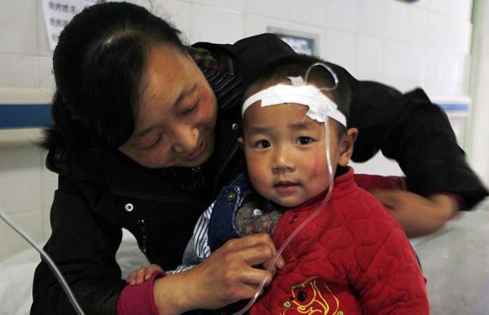 Uma das crianças que foram atacadas por homem em escola ao norte da China
