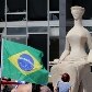 Caças quebram vidros do prédio do STF