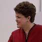 A primeira presidente mulher, Dilma Rousseff, cumprimenta eleitores em Porto Alegre