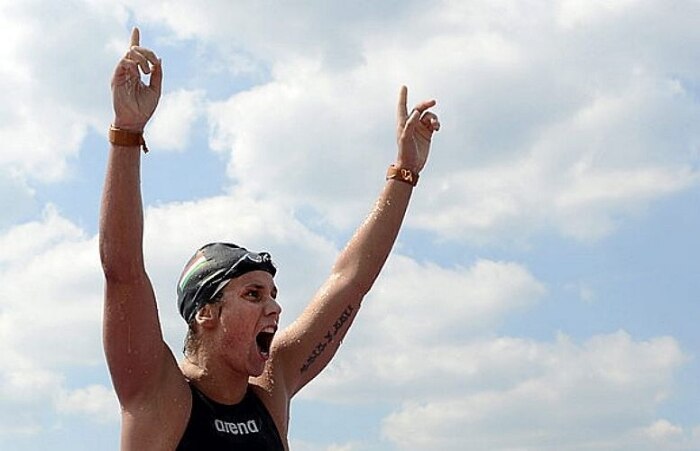 Húngara vence a maratona aquática; Poliana Okimoto passa mal e desiste
