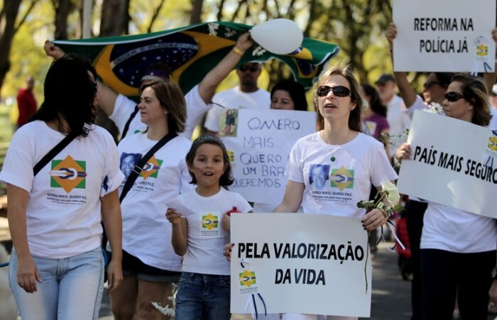 Parentes de vítimas de ação da polícia protestam em SP