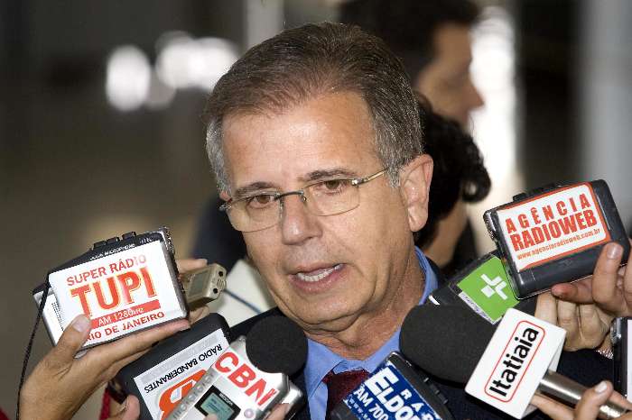 Múcio fala com a imprensa 